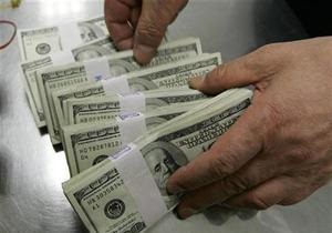 Доллар на межбанке незначительно снизился