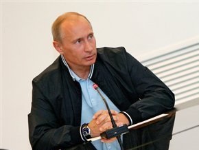 Путину подарили флаг Севастополя