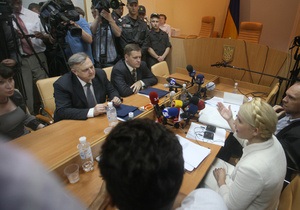 Тимошенко заявила, что в южных и восточных областях отключили 5 канал