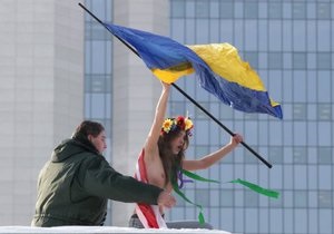 Активистку FEMEN оштрафовали на 1000 рублей за акцию возле Газпрома