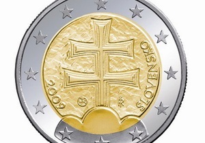 ЕС запретил словакам использовать крест на новой монете евро