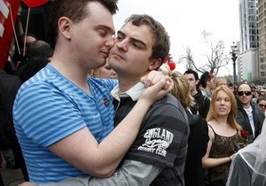 Политиков попросили заявить о своей позиции относительно гомосексуализма