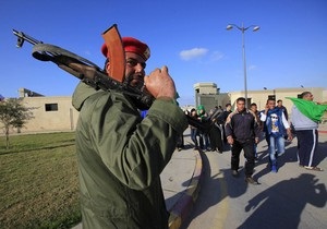 СМИ: Корабли НАТО нанесли удары по двум ливийским городам