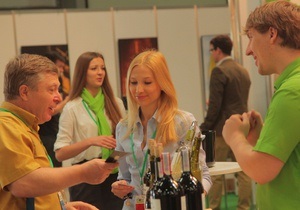Пригласительные на винофестиваль выиграли ценители вина из разных городов Украины