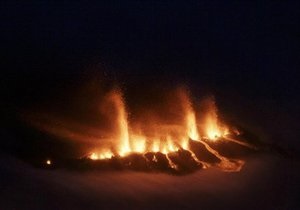 На юге Исландии объявлено ЧП из-за извержения вулкана