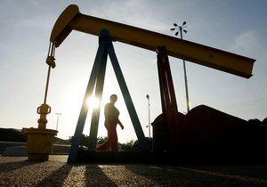 Цены на нефть в мире снижаются на данных от Минэнерго США