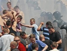 В Киеве прошли учения по противодействию массовым беспорядкам на стадионе