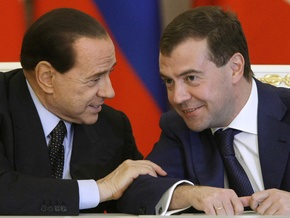 Берлускони готов выступить посредником между Обамой и Медведевым