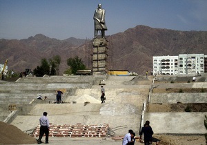 В Таджикистане демонтировали крупнейший в Центральной Азии памятник Ленину