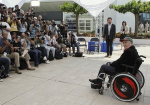 Бертолуччи приехал в Канны в инвалидной коляске: Я понял, что кино можно снимать и сидя