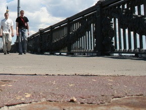 Пешеходный мост в Киеве закроют на ремонт