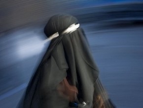 В Дании мусульманок обязали снимать паранджу в автобусах