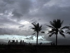 На Филиппины обрушился тропический ураган: эвакуированы десятки тысяч жителей