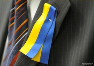 Партия Кириленко будет раздавать украинцам сине-желтую символику