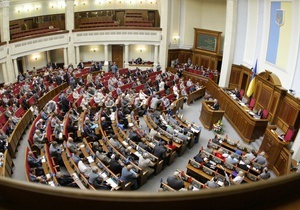 Депутаты  фракции БЮТ-Батьківщина покинули сессионный зал парламента, а регионалы остаются там ночевать