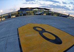 Янукович назвал открытие терминала в Борисполе  очередной маленькой победой 