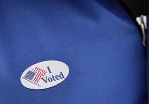 На восточном побережье США закрылись все избирательные участки