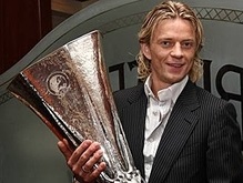 Тимощук привез Кубок УЕФА в Киев