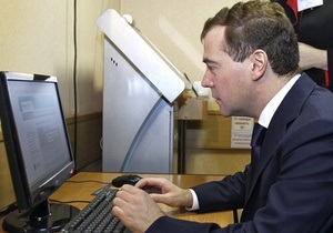 Медведев хотел бы работать в Сколково