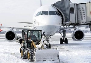 Аэропорт Борисполь очистили от снега. Началась регистрация пассажиров на рейсы
