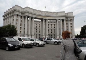 Посольство России требует от Украины расследовать кражу мемориальной доски Столыпину