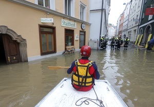 Наводнение в Европе - На востоке Германии тысячи людей покинули свои дома из-за прорыва дамбы на Эльбе