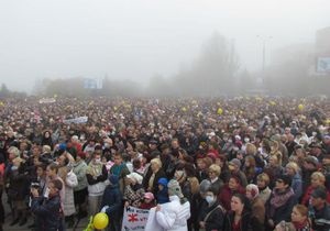 Многочисленные протесты вынудили компанию Ахметова остановить фабрику на заводе в Мариуполе