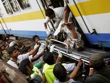 В переполненном поезде в столице Шри-Ланки прогремел взрыв