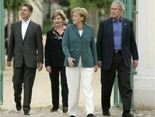 Буш прилетел в Германию обсуждать проблемы Ирана