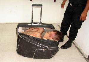 В Мексике заключенный попытался сбежать из тюрьмы в чемодане своей девушки