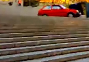 Житель Одессы спустился по Потемкинской лестнице на Таврии