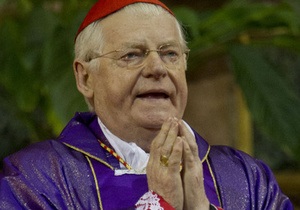 Итальянский кардинал Скола является фаворитом в борьбе за пост Папы - опрос