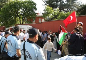 Израиль эвакуирует из Турции семьи своих дипломатов