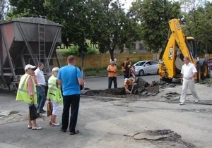 В Киеве провалился 25-метровый участок дороги