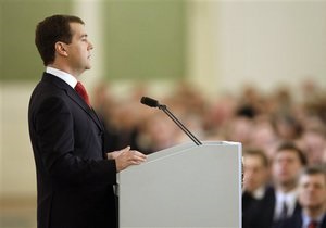 Модернизация, армия и дача за третьего ребенка: Медведев выступил перед Федеральным собранием