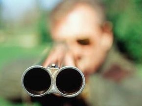 В Черниговской области охотник выстрелил в женщину, спутав ее с зайцем