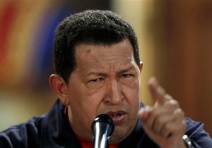 Чавес усомнился в святости Папы Римского