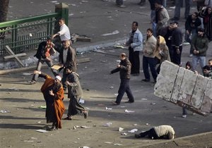 Полиция применила резиновые пули для разгона демонстрантов в Каире