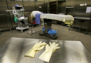 Новости медицины: В США украинского пластического хирурга судят за халатность, которая привела к смерти пациентки
