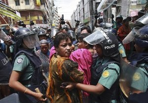 В Бангладеш поезд врезался в толпу оппозиционеров: есть жертвы