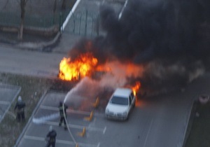 Милиция: Сгоревший Lexus во дворе дома Луценко не взрывался