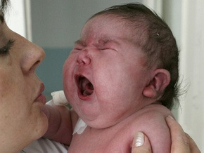Ученые: Новорожденные плачут на языке их родителей