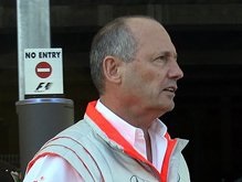 McLaren опроверг отставку Денниса