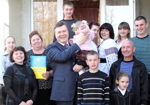 Янукович рассказал черкасским фермерам, что в последнее время спит по 3-4 часа в сутки