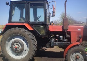В Черкасской области трактор упал в пруд. Погиб тракторист
