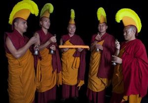 Тибетские монахи выступят на крупнейшем музыкальном фестивале Британии
