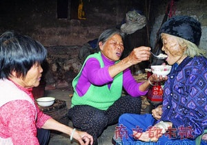 Китайская долгожительница неожиданно  воскресла  на собственных похоронах