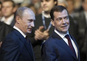 38% россиян хотят, чтобы на президентские выборы шли и Путин, и Медведев