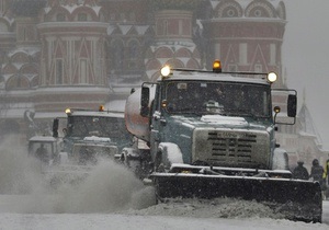 В России из-за сильного снегопада парализовано движение между Москвой и Петербургом