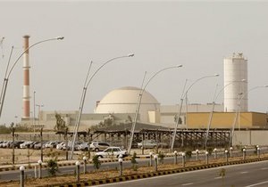 Иран начал загружать ядерное топливо в свою первую АЭС в Бушере
